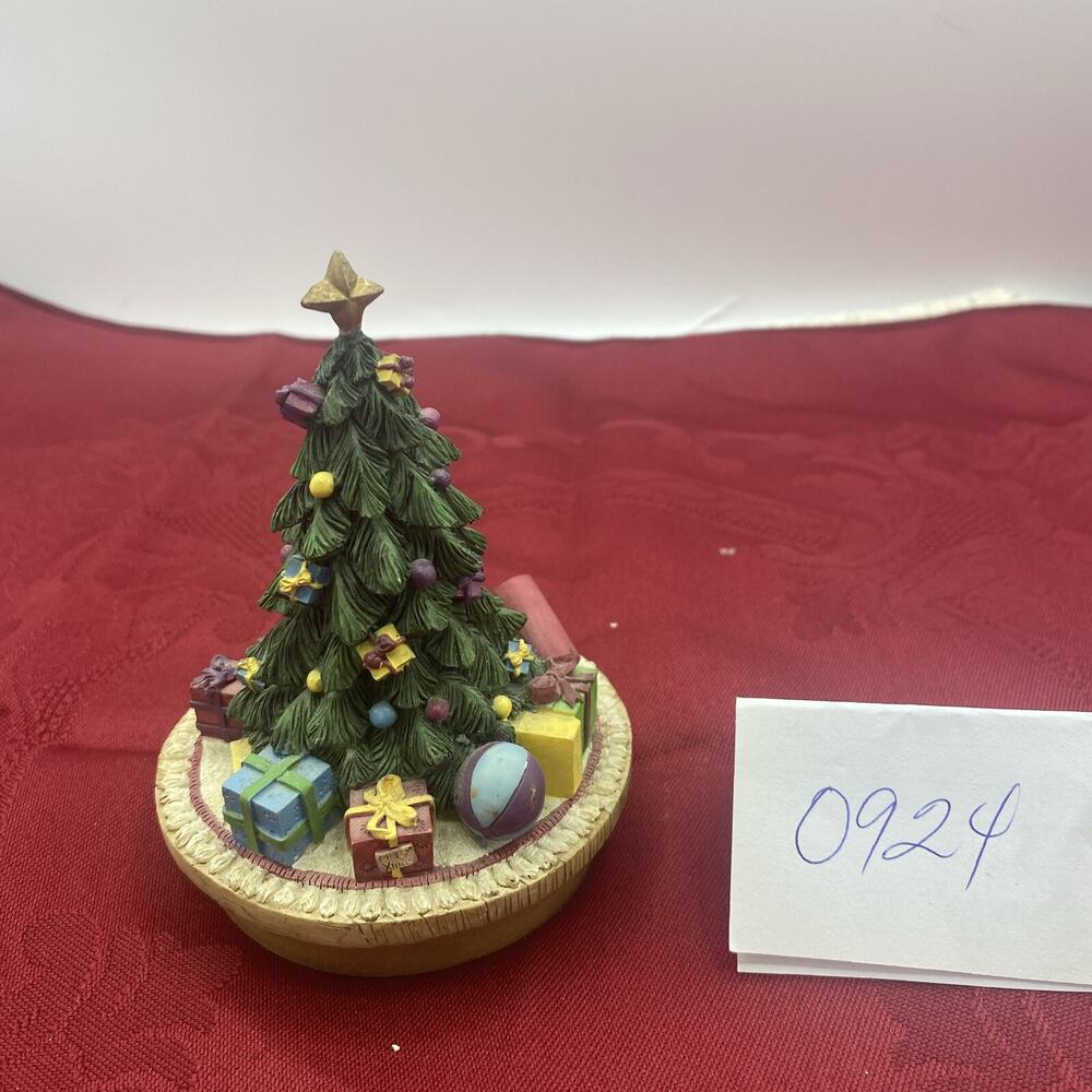 Yankee Candle Our America Candle Topper Christmas Tree Scene Presents Holiday 5”